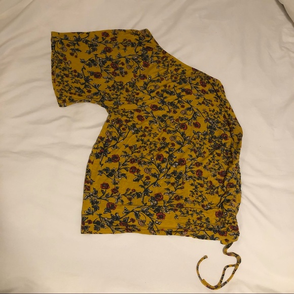 🌸Gorgeous one shoulder maternity top! 🤰🏻 - Picture 2 of 3